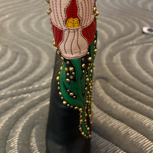 Gucci Fall 2017 Runway Black Crystal Floral Ankle Boots. App offers only - Picture 2 of 6